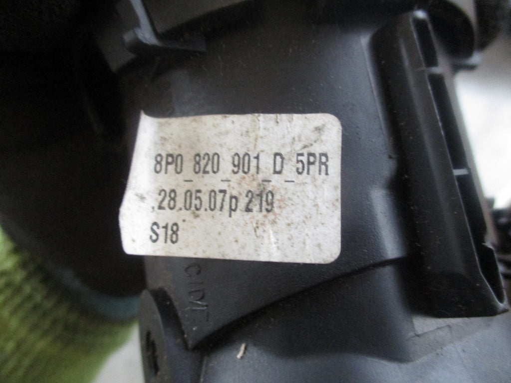 AUDI A3 8P MK2 DASHBOARD AIR VENT 8P0820901