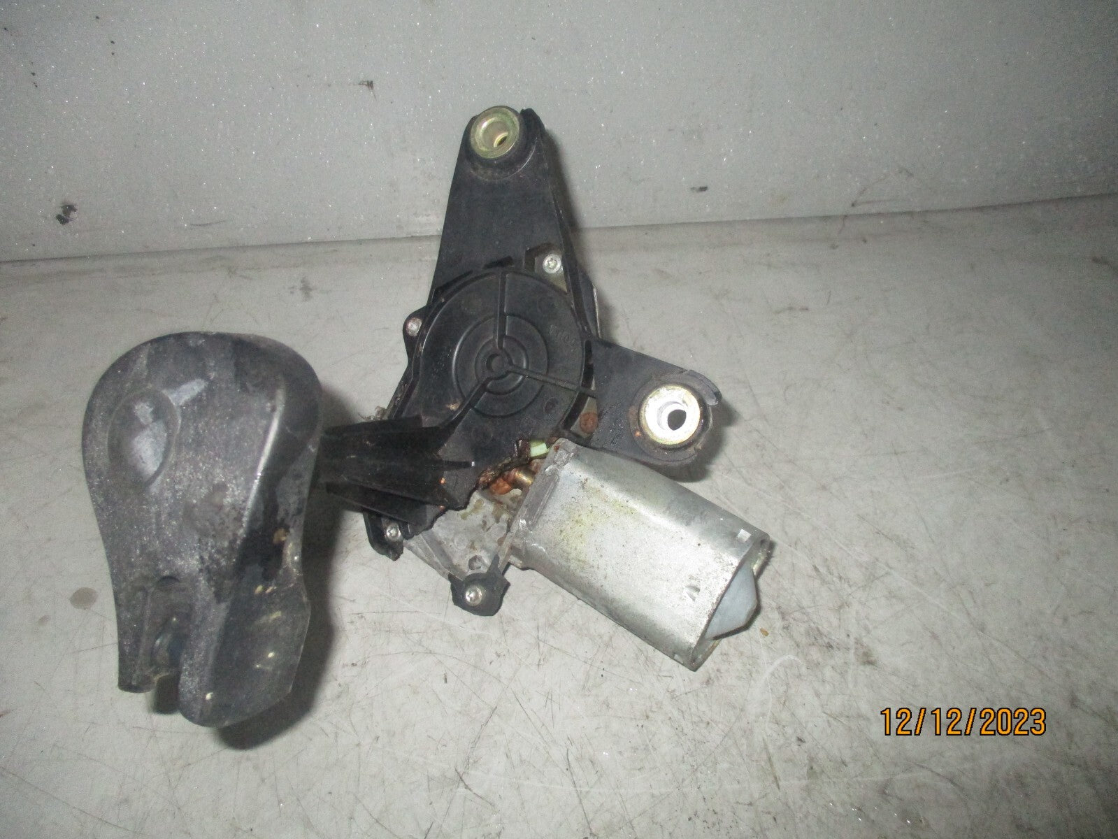 RENAULT MEGANE 2005 REAR BOOTLID TAILGATE WIPER MOTOR 8200153458B
