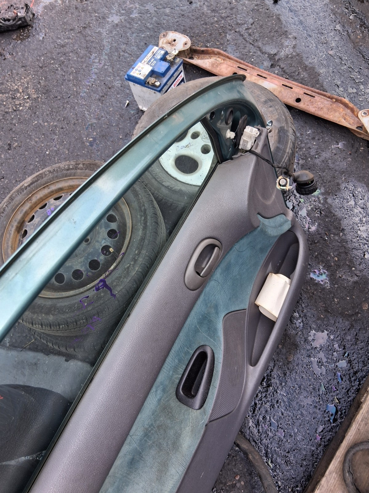 2001 PEUGEOT 206 3 DOOR NSF PASSENGER SIDE FRONT LEFT COMPLETE DOOR GREEN