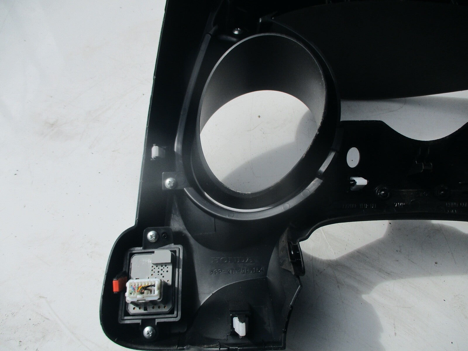 HONDA JAZZ MK3 2014 CENTE DASH SPEEDOMETER SURROUND 77200 TF0 00