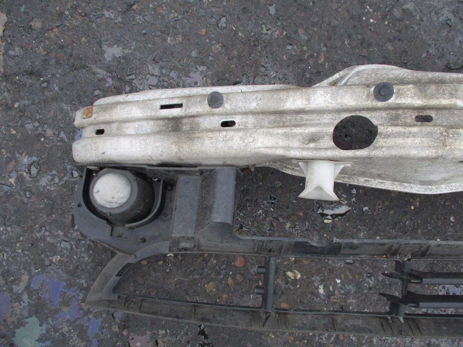 BMW 3 SERIES E46 2003 SALOON FRONT BUMPER BAR REINFORCEMENT CRASH SUPPORT BEAM