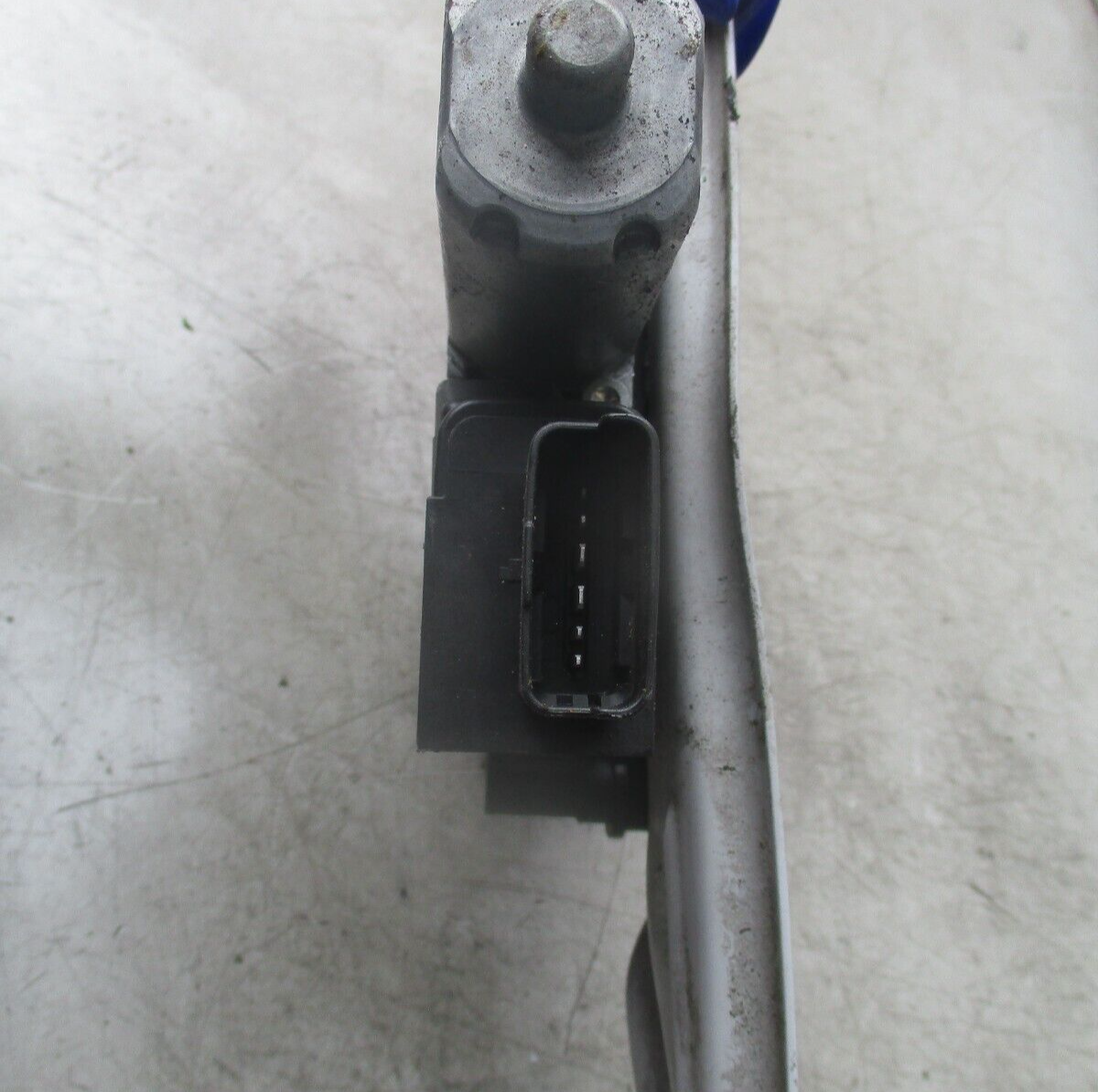 VAUXHALL CROSSLAND FRONT WINDOW MOTOR REGULATOR 0130824272