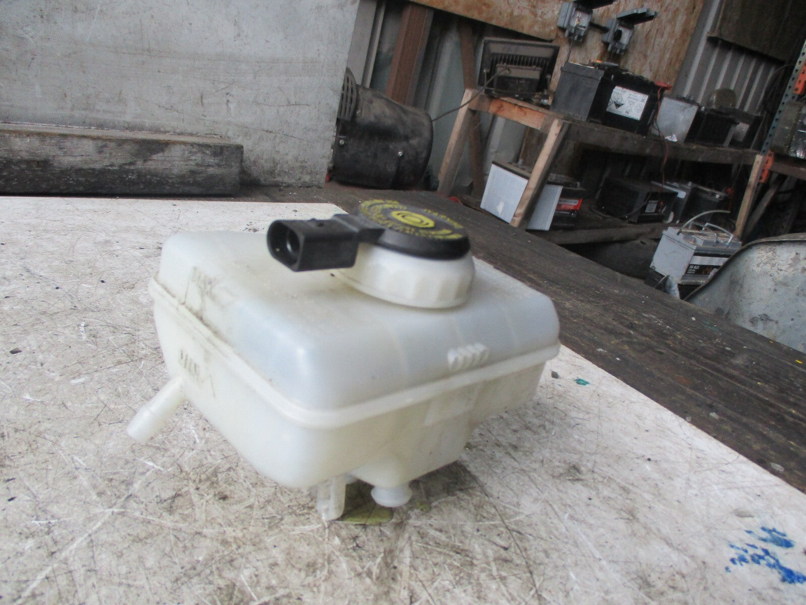 AUDI A6 2017 BRAKE BOTTLE TANK 8K0611301C