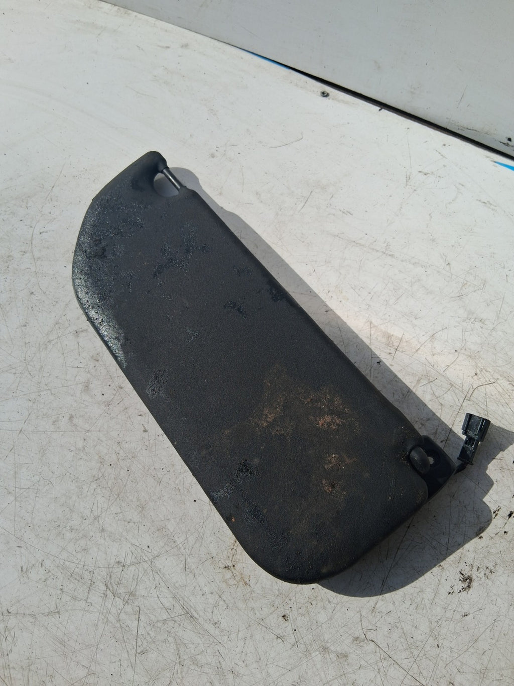 2012 CITROEN DS3 NSF PASSENGER SIDE FRONT SUN VISOR BLACK