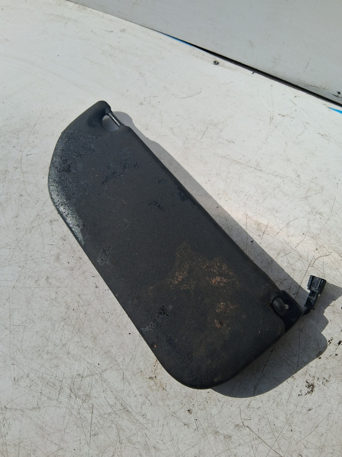 2012 CITROEN DS3 NSF PASSENGER SIDE FRONT SUN VISOR BLACK