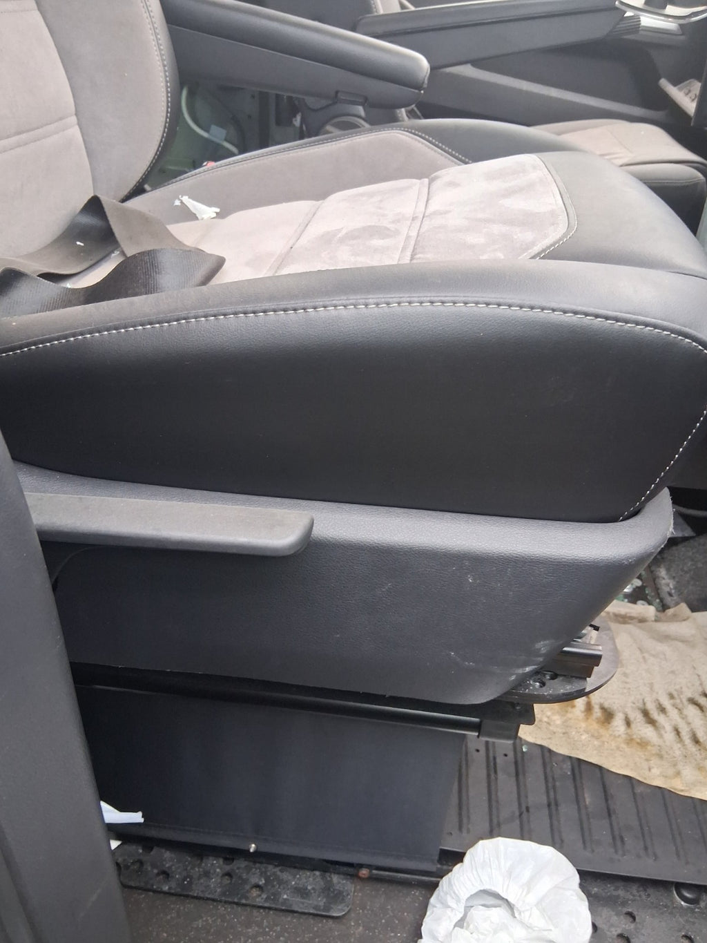 2023 VOLKSWAGEN CARAVELLE T6.1 OSF DRIVER SIDE FRONT RIGHT HEATED SEAT COMPLETE