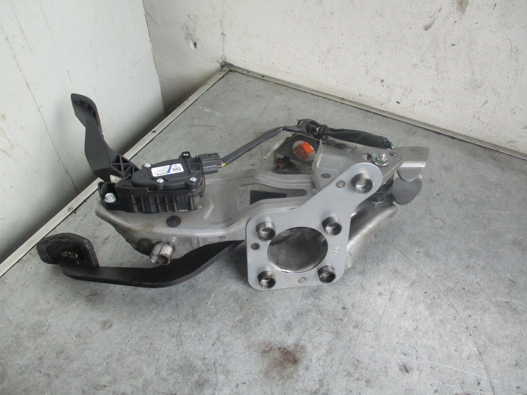 NISSAN QASHQAI J11 MK2 BRAKE CLUTCH PEDALS 180024BG0B
