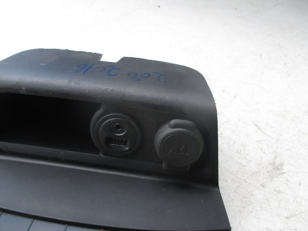 PEUGEOT 208 2016 AUX USB 12V VOLT SOCKET BLOCK TRIM 1174142X 9674655277