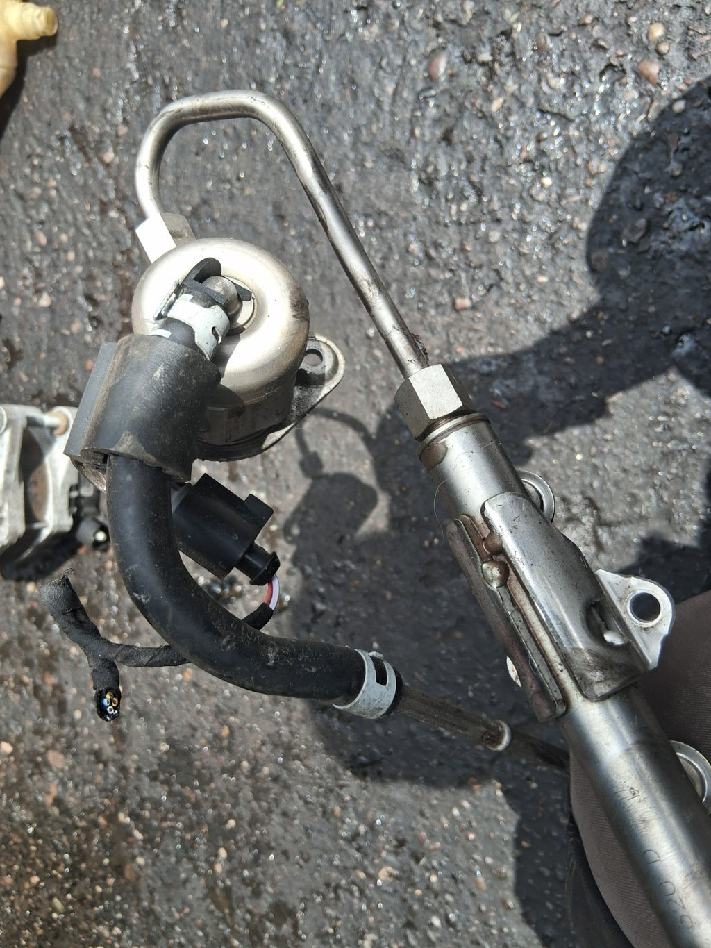 2016 VW VOLKSWAGEN GOLF MK7 1.4 PETROL FUEL RAIL AND PUMP 04E133320D