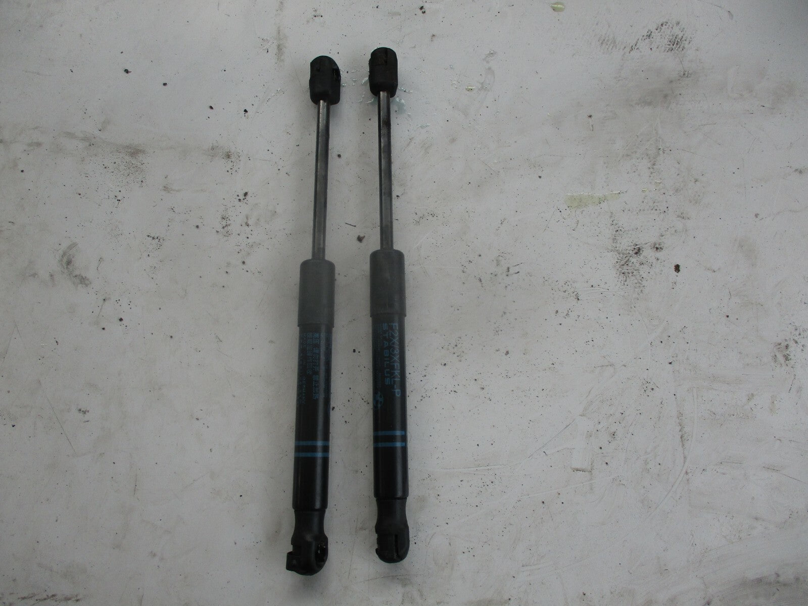 BMW 1 SERIES F20 F21 FRONT BONNET STRUTS BLACK PAIR