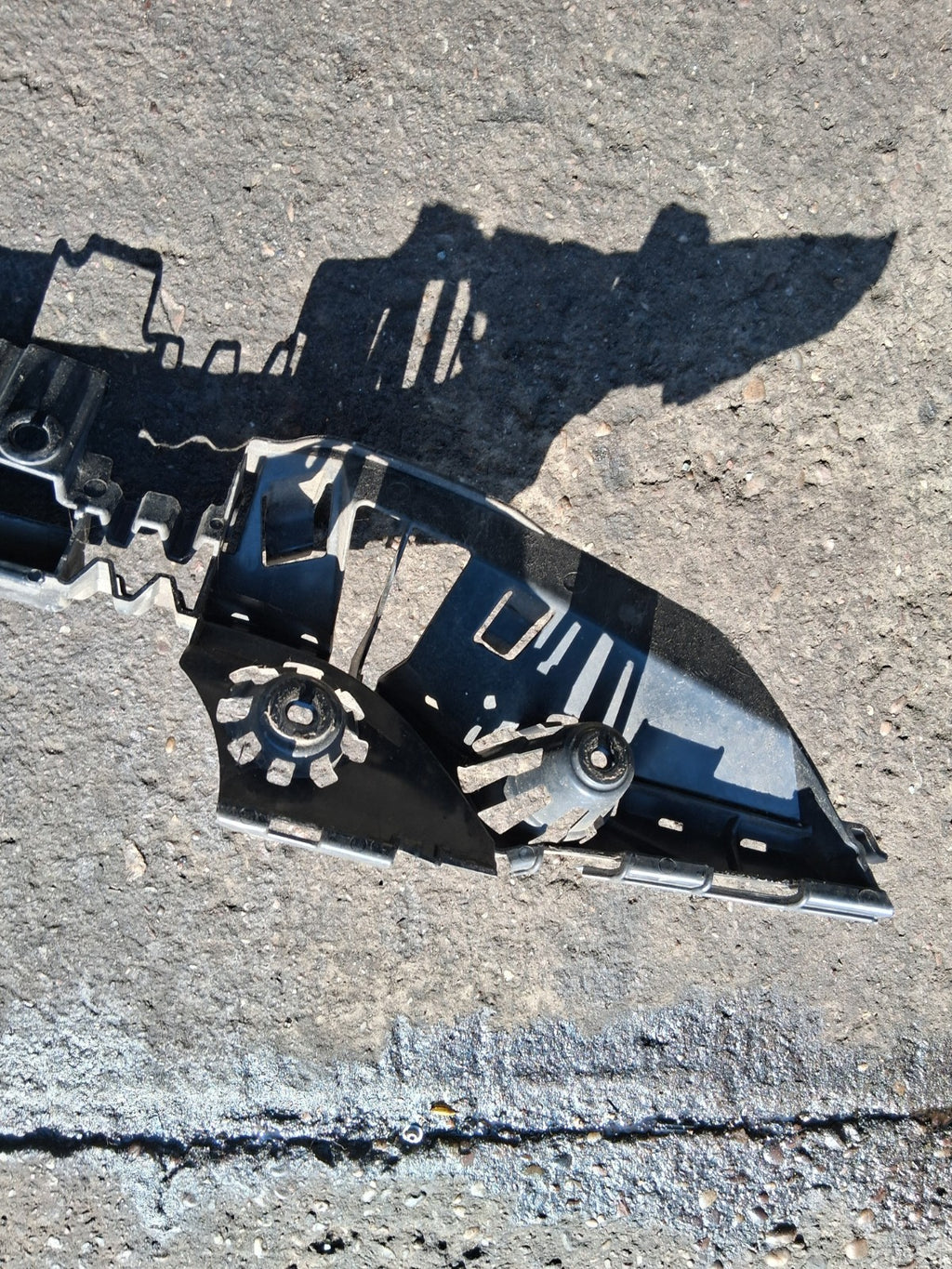 BMW 1 SERIES F20 2015  REAR BUMPER SUPPORT BRACKET 0833610