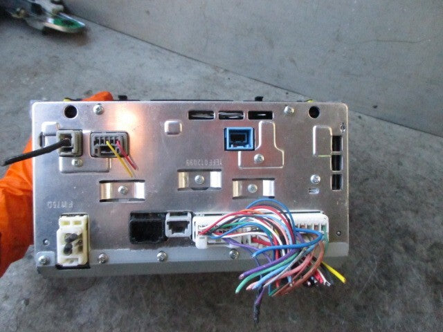 TOYOTA AVENSIS MK3 T270 2011 RADIO MEDIA PLAYER HEAD UNIT DAMAGED 8612020A80