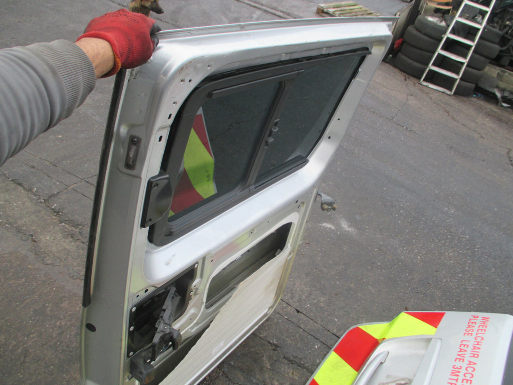 PEUGEOT EXPERT MK2 2007-16 OS DRIVER SIDE SLIDING DOOR SILVER