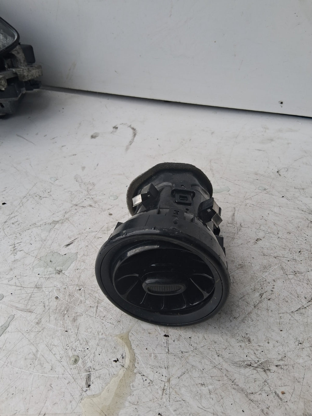 2018 MERCEDES SPRINTER FRONT DASHBOARD AIR VENT GRILL A9108303401