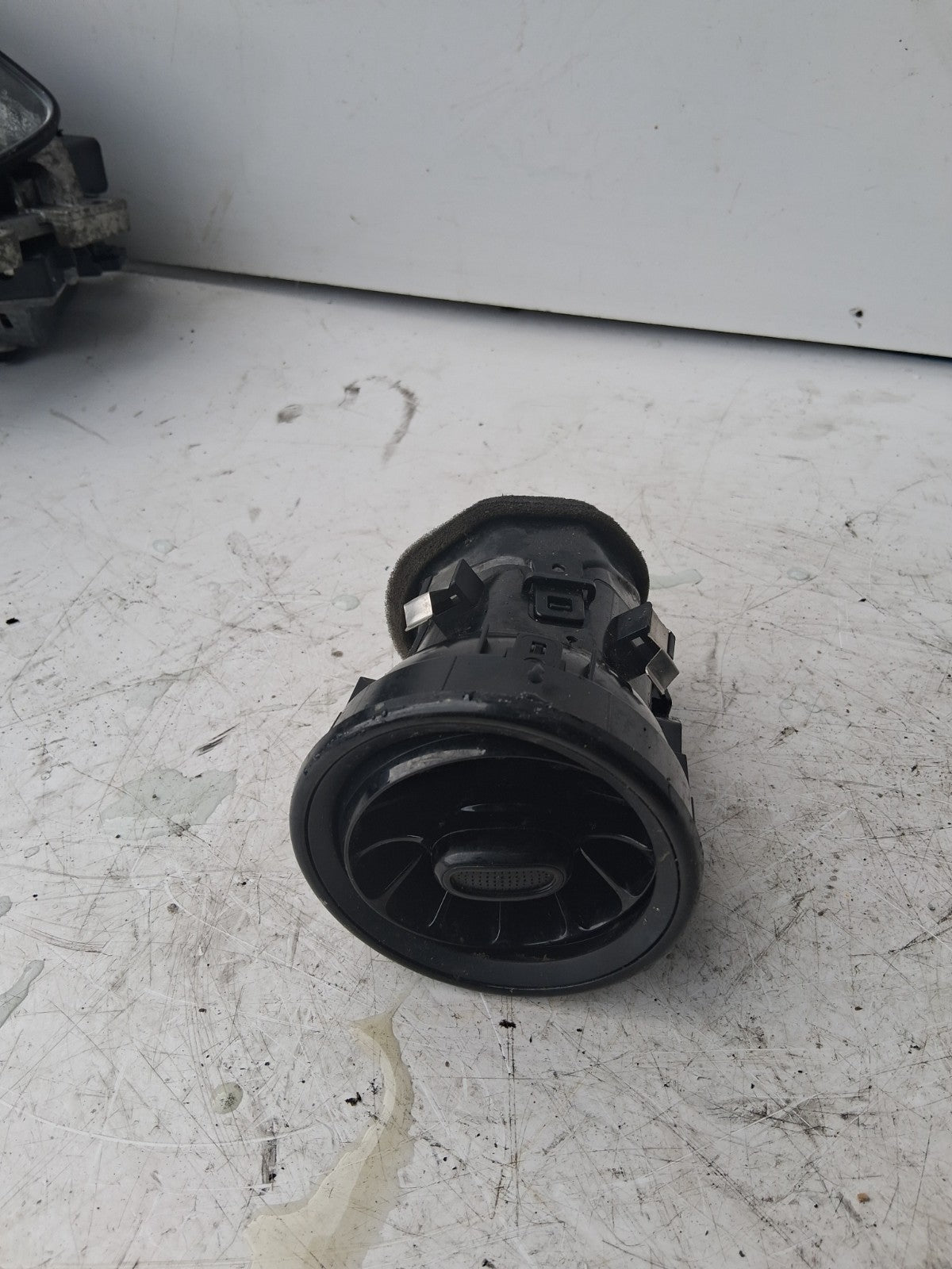 2018 MERCEDES SPRINTER FRONT DASHBOARD AIR VENT GRILL A9108303401