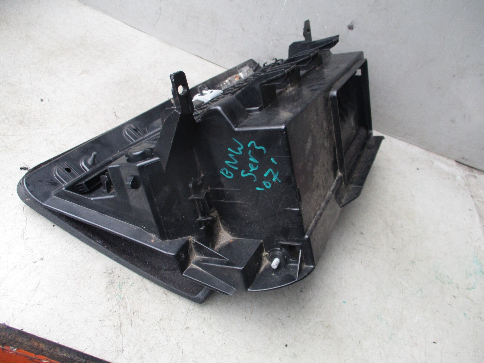 2007 BMW 3 SERIES E90 NSF PASSENGER SIDE STORAGE COMPARTMENT GLOVEBOX