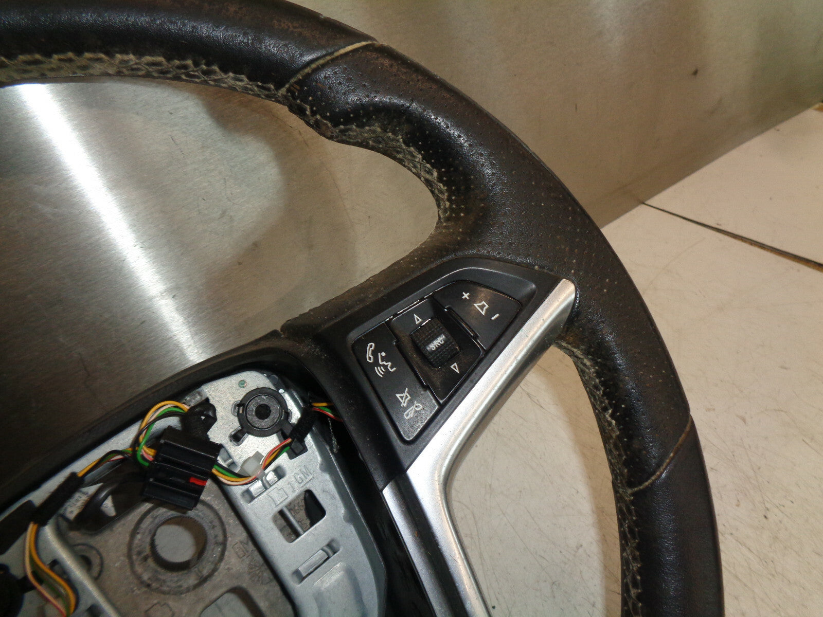 VAUXHALL ASTRA J 2013 MK6 MULTIFUNCTION STEERING WHEEL 13351028