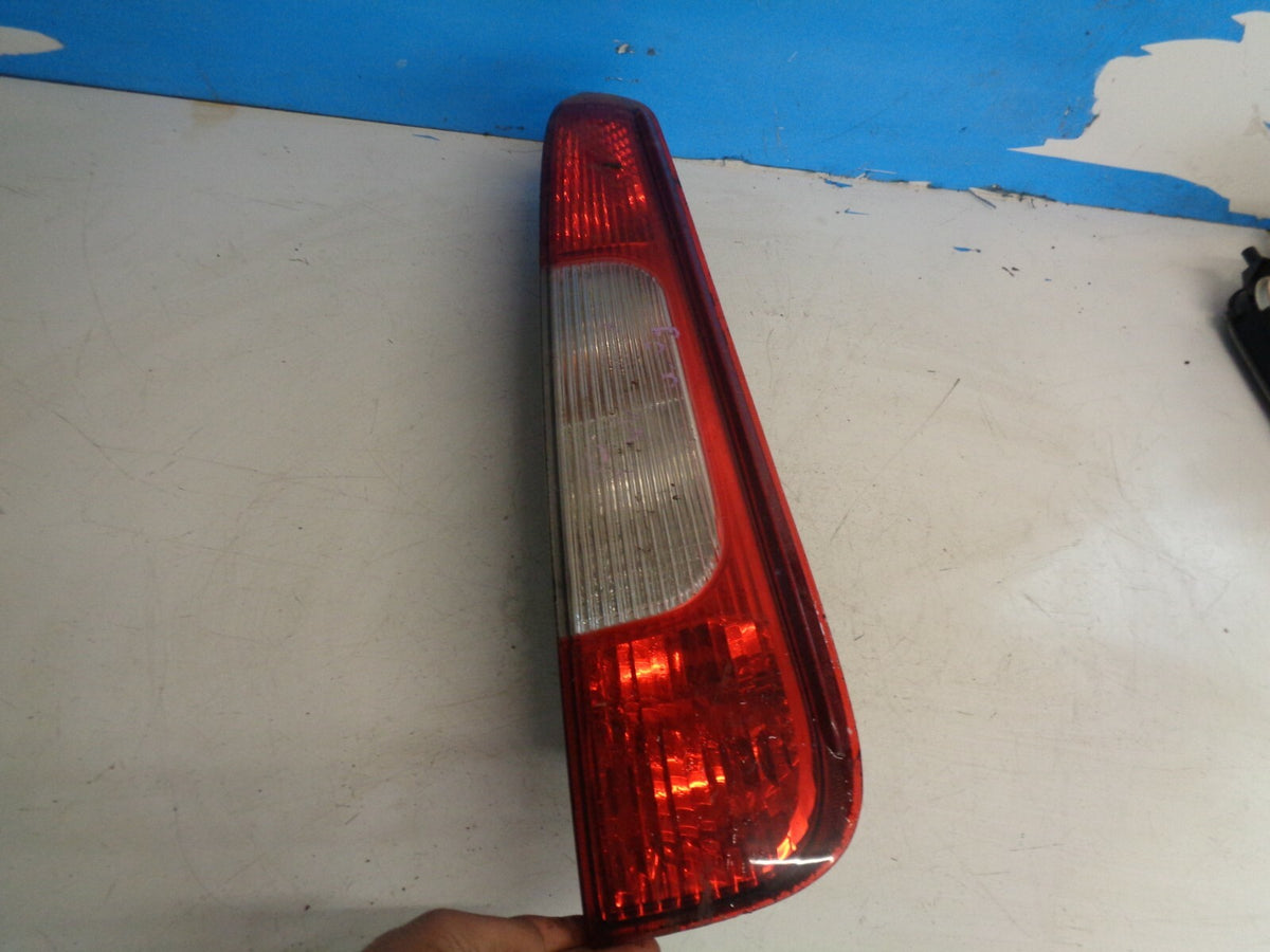 FORD FOCUS C-MAX 2003-07 NSR PASSENGER SIDE REAR TAIL LIGHT 3M5113N411AA