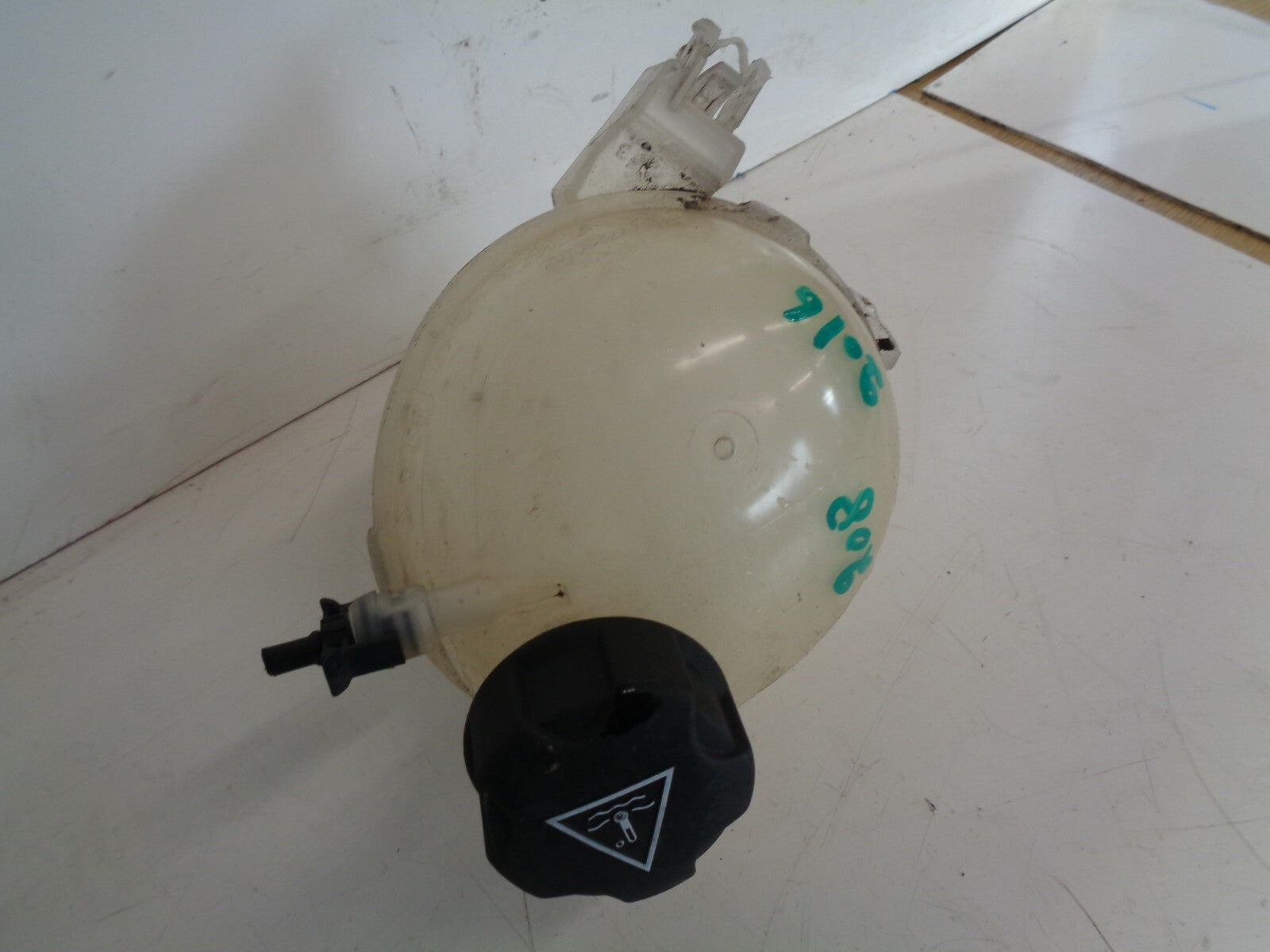 PEUGEOT 208 2016 MK1 1.0 COOLANT EXPANSION TANK RESERVOIR 9800777280