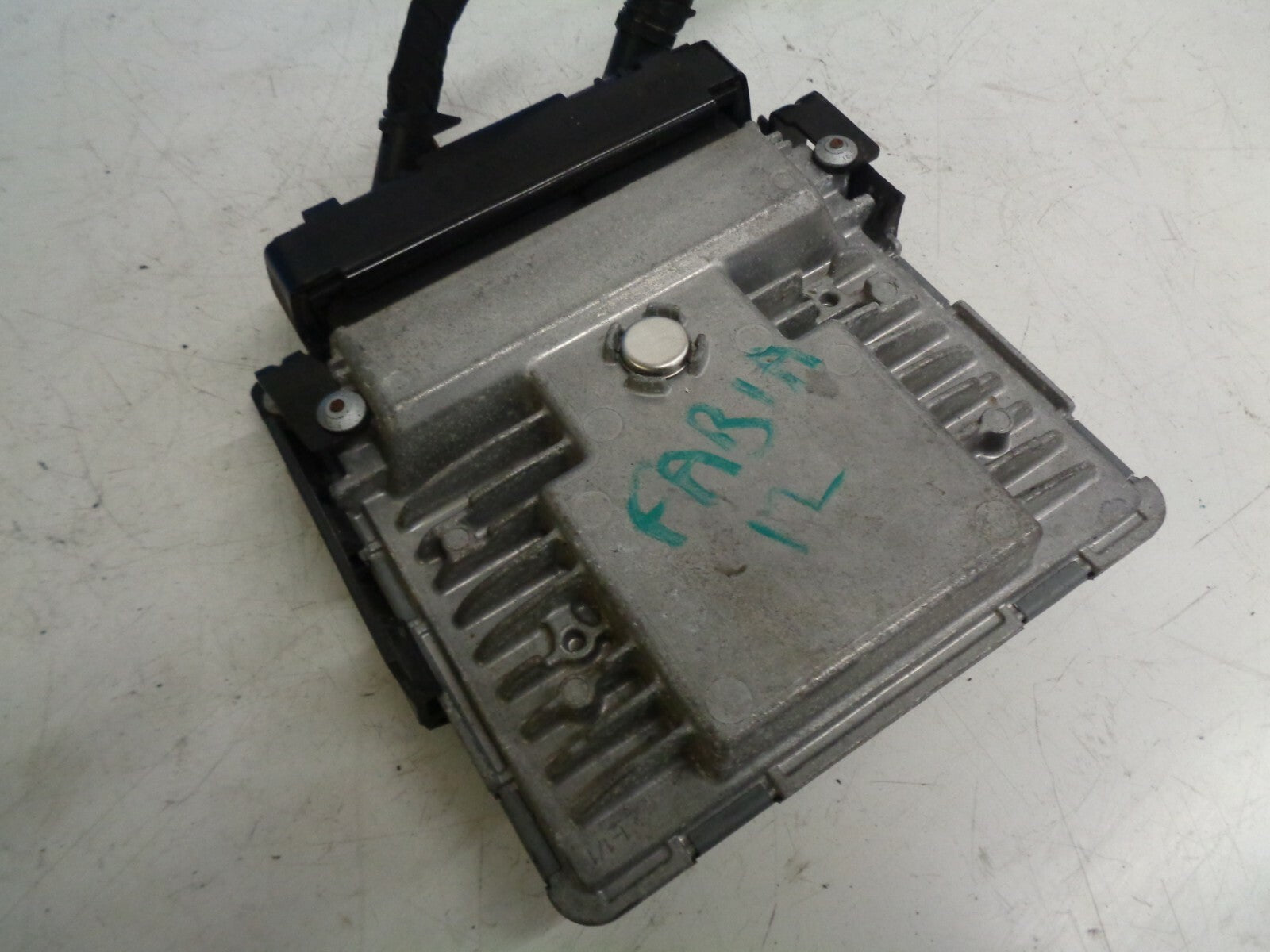 SKODA FABIA 2012 MK2 1.2 PETROL ENGINE CONTROL ECU MODULE 03F906070HK