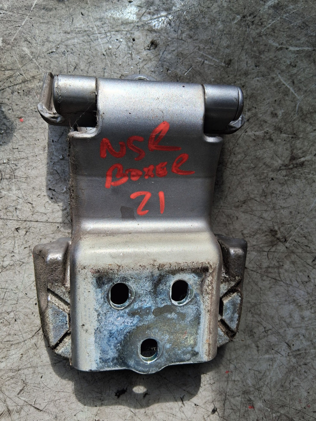 2021 PEUGEOT BOXER MK3 NSR PASSENGER SIDE REAR LEFT DOOR PAIR OF HINGES A048903