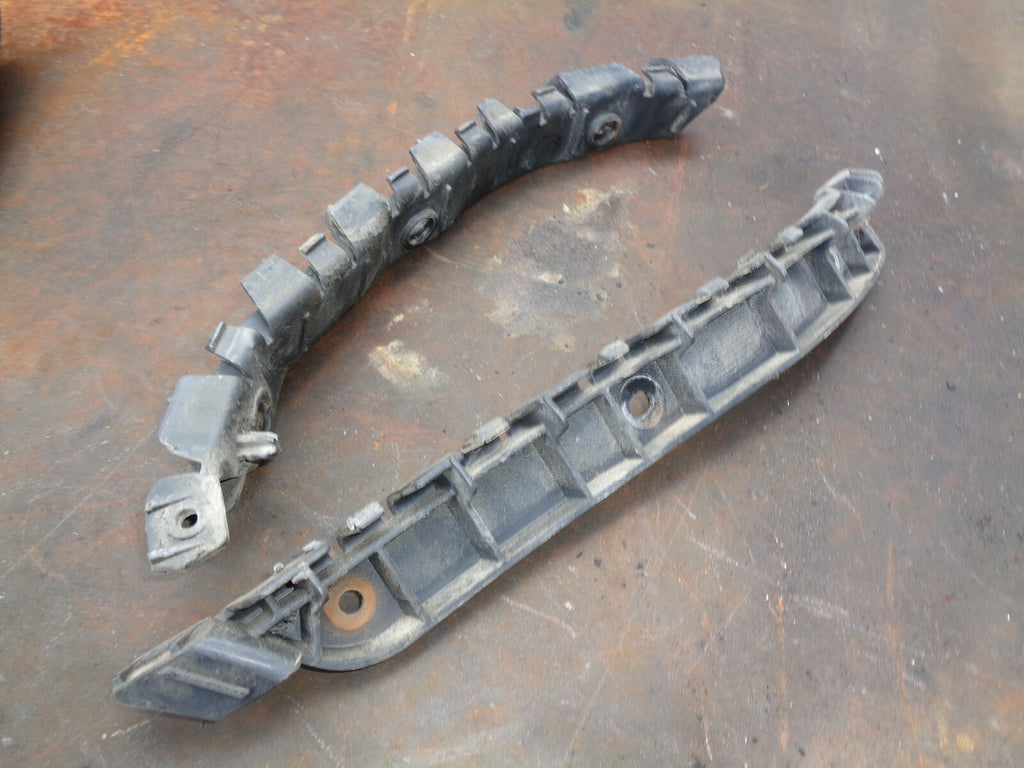 SKODA ROOMSTER 2011 REAR PASSENGER DRIVER SIDE BUMPER BRACKET 5J7807393