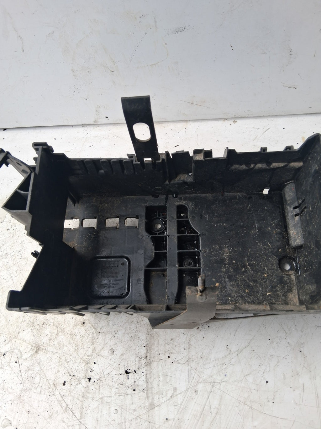 VAUXHALL ASTRA J 2015 ENGINE BAY BATTERY TRAY COMPARTMENT 13354420