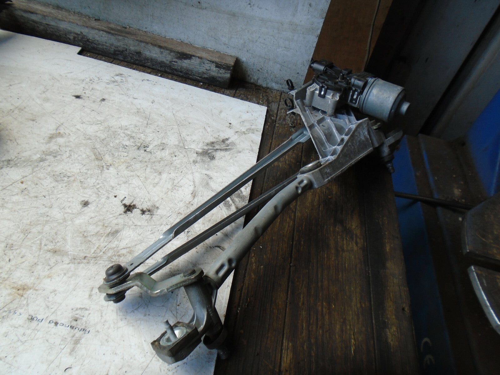 FORD FIESTA MK7 2014 FRONT WINDSCREEN WIPER MOTOR & LINKAGES 8A6117500BG