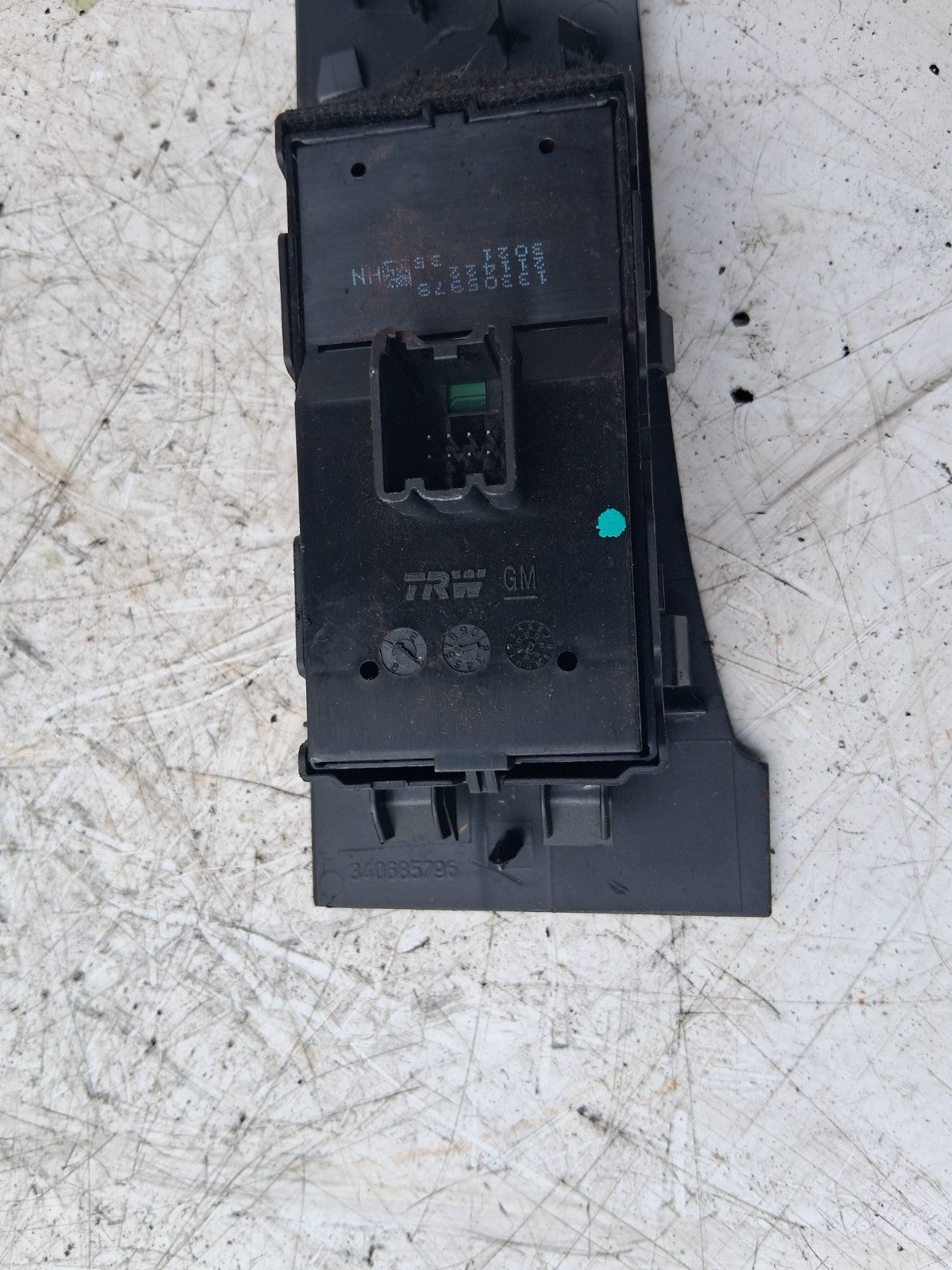 2013 VAUXHALL ASTRA J OSF DRIVER SIDE FRONT RIGHT WINDOW SWITCH 13305978