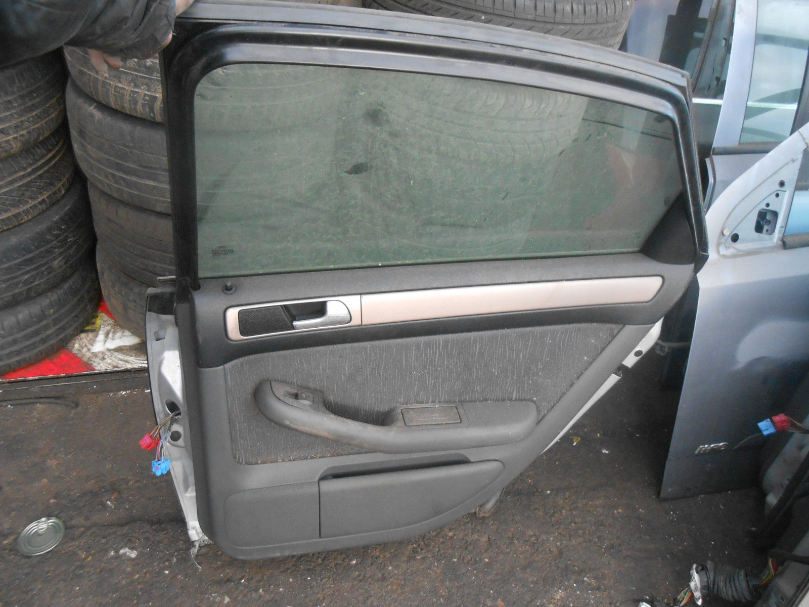 AUDI A6 C5 4B (MK2) SALOON 2000 OSR DRIVER SIDE REAR DOOR COMPLETE SILVER