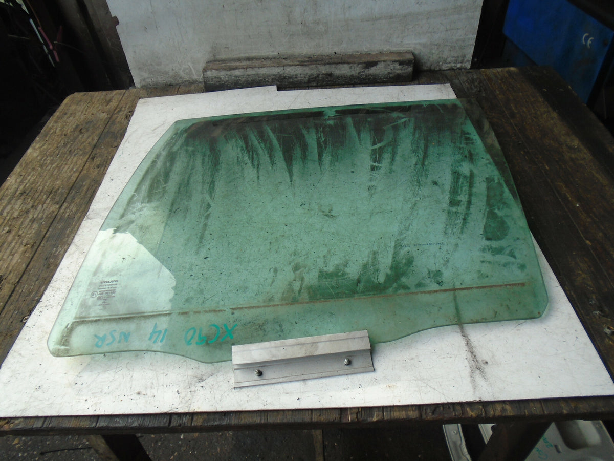 VOLVO XC90 2014 NSR PASSENGER SIDE REAR WINDOW GLASS