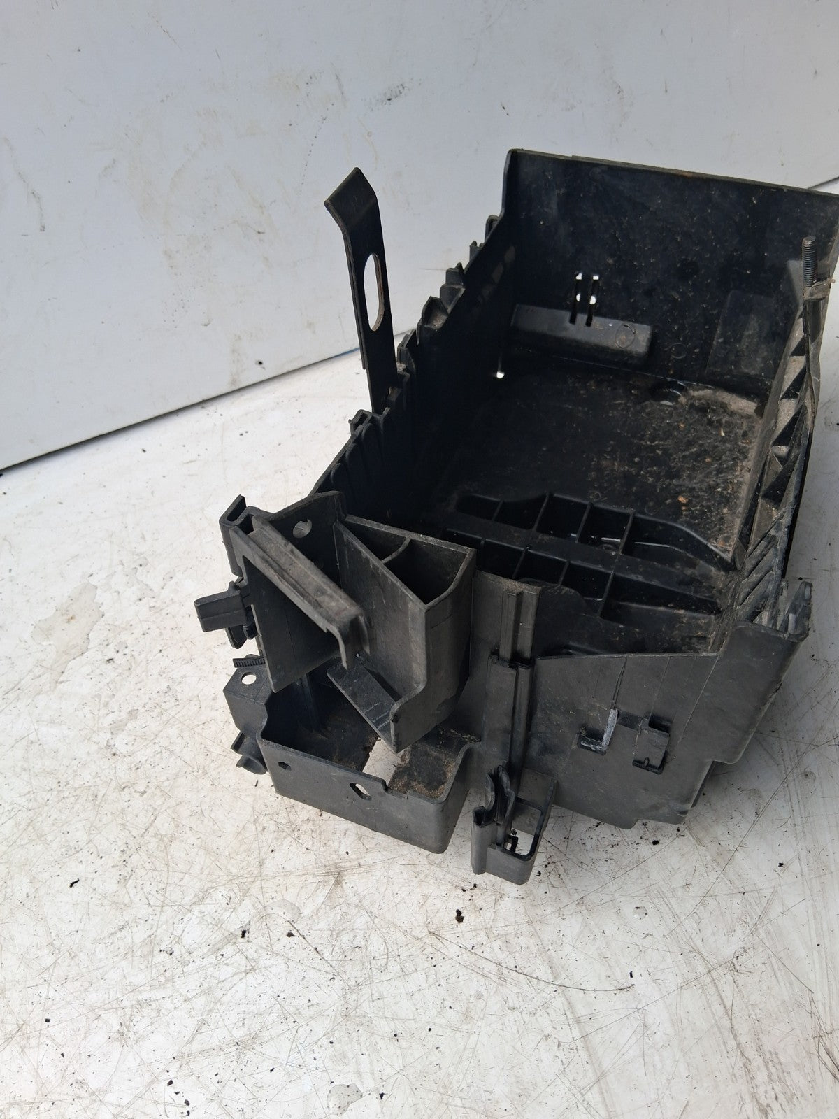 VAUXHALL ASTRA J 2015 ENGINE BAY BATTERY TRAY COMPARTMENT 13354420