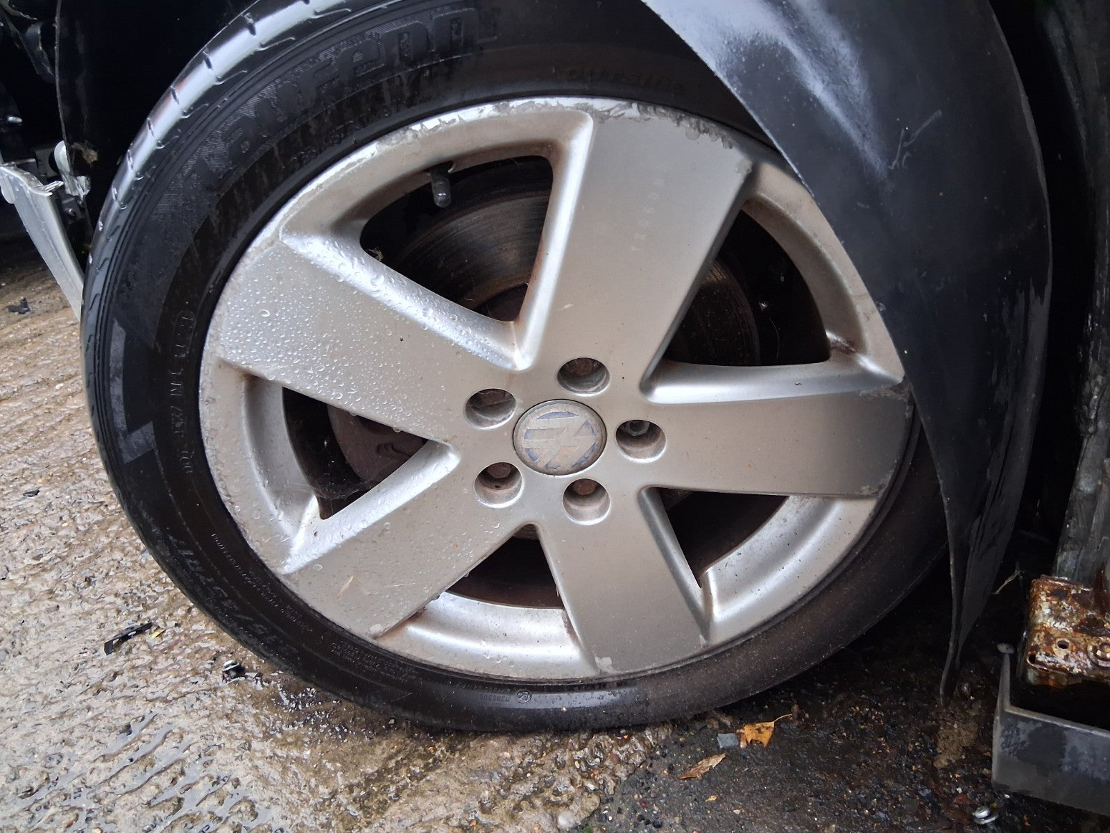2006 VW VOLKSWAGEN PASSAT B6 17 INCH ALLOY WHEEL WITH TYRE 235/45R17