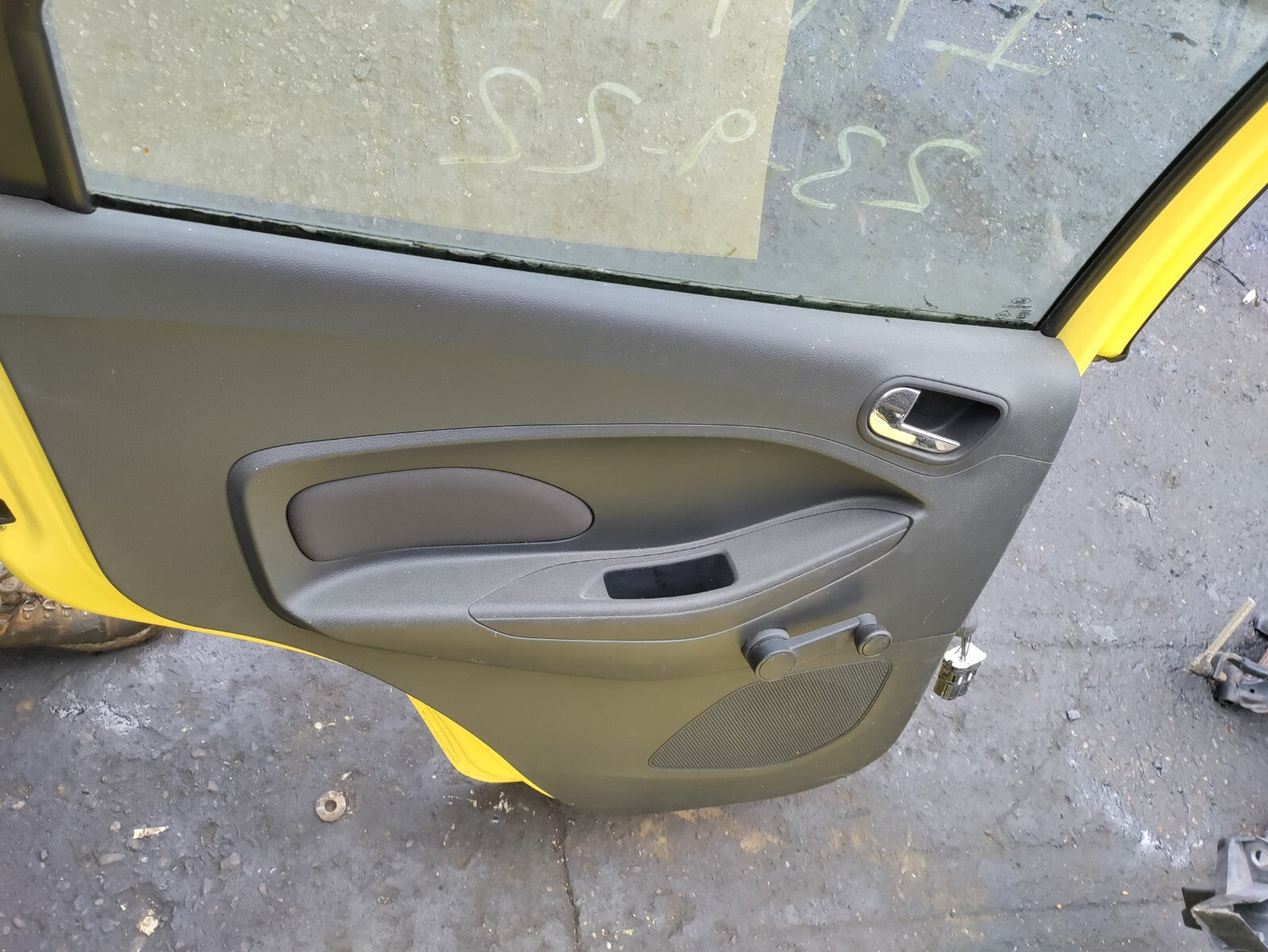 FORD KA+ PLUS 2017 NSR PASSENGER SIDE REAR COMPLETE DOOR YELLOW