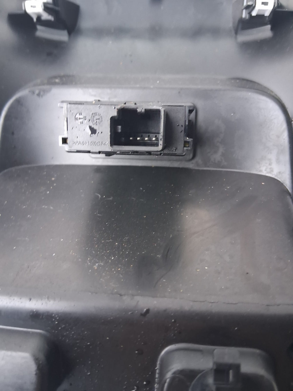 2022 ALFA ROMEO STELVIO USB CHARGING PORTS AND COVER 05220084600