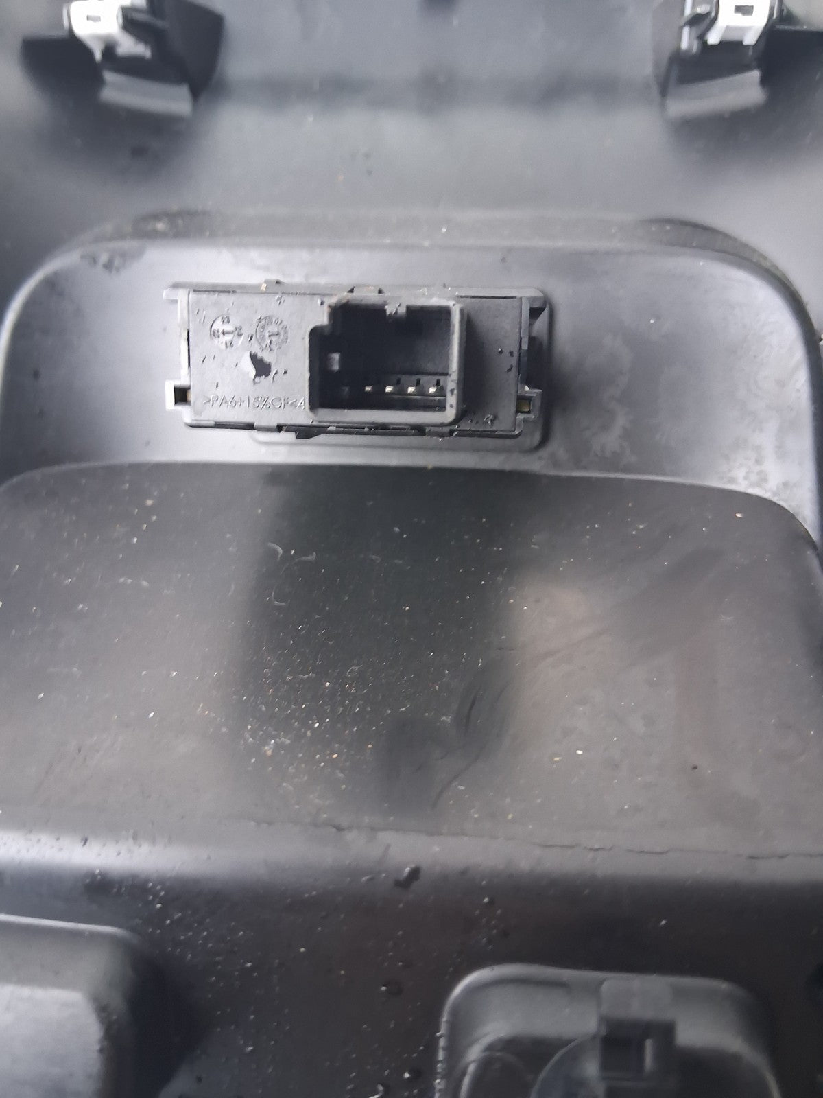 2022 ALFA ROMEO STELVIO USB CHARGING PORTS AND COVER 05220084600