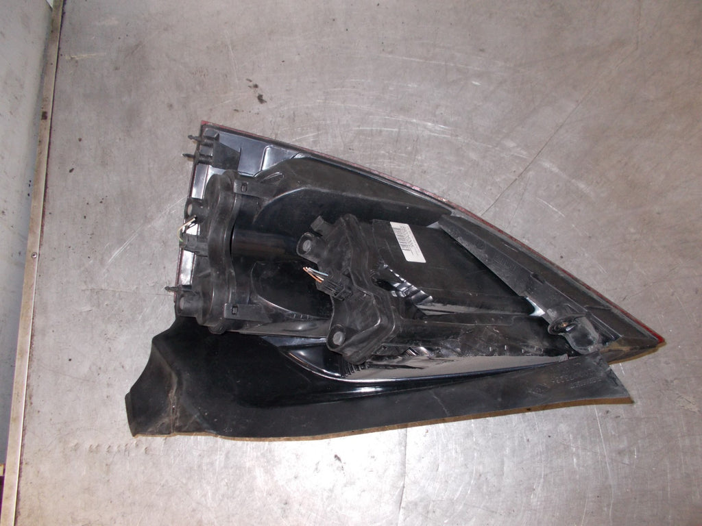 RENAULT MEGANE 2004 HATCHBACK NSR PASSENGER SIDE REAR TAIL LIGHT 8200073236