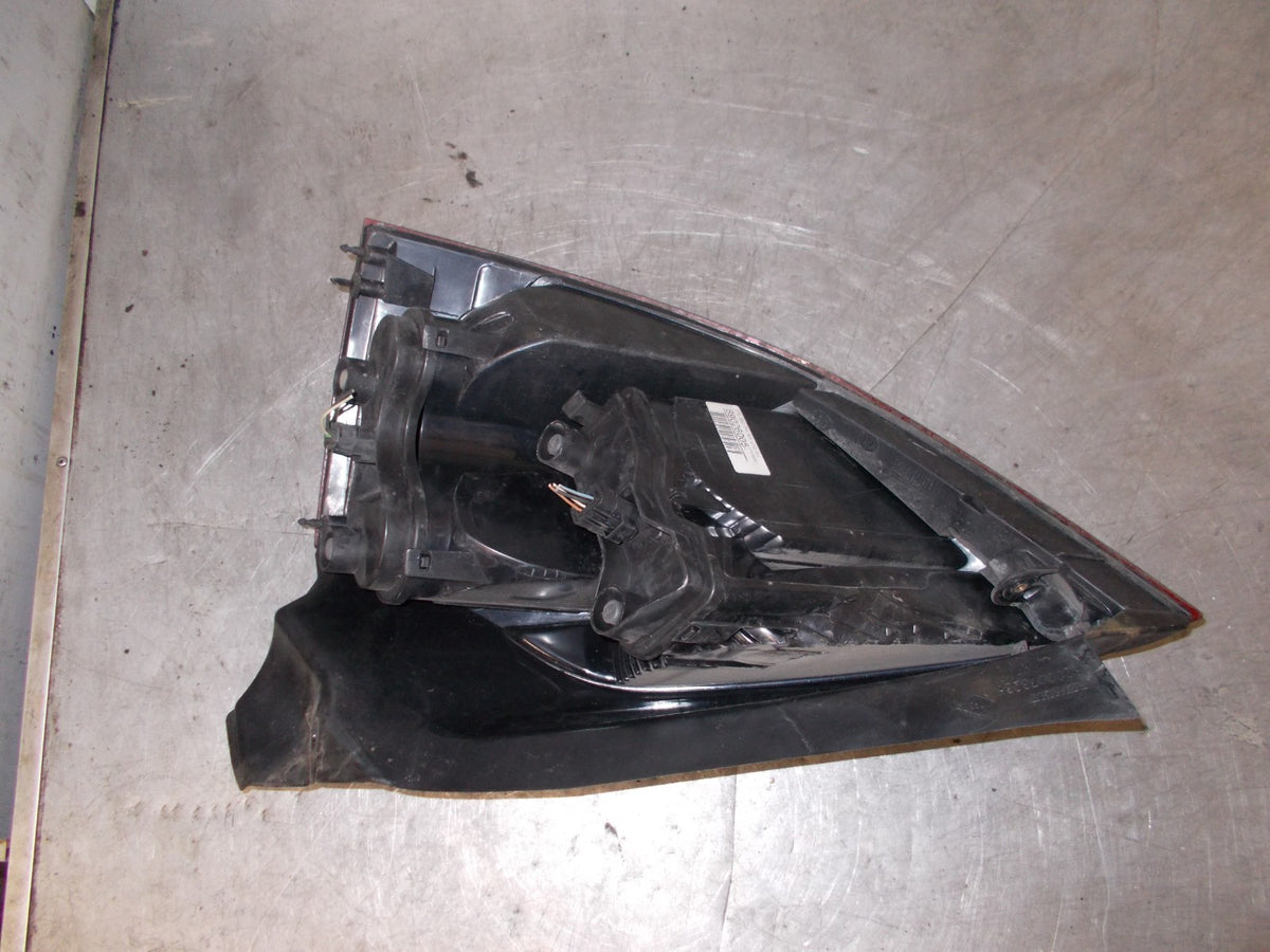 RENAULT MEGANE 2004 HATCHBACK NSR PASSENGER SIDE REAR TAIL LIGHT 8200073236