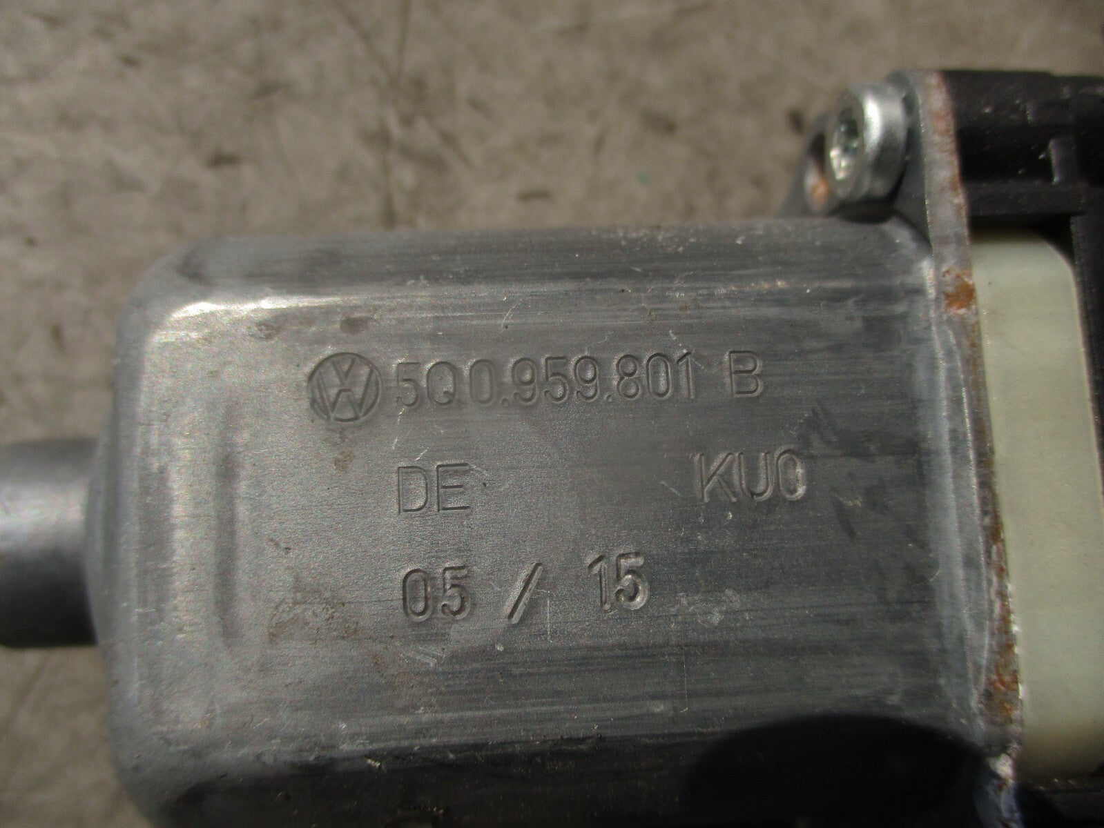 2015 VOLKSWAGEN GOLF MK7 NSF PASSENGER FRONT WINDOW MOTOR REGULATOR 5Q0959801B