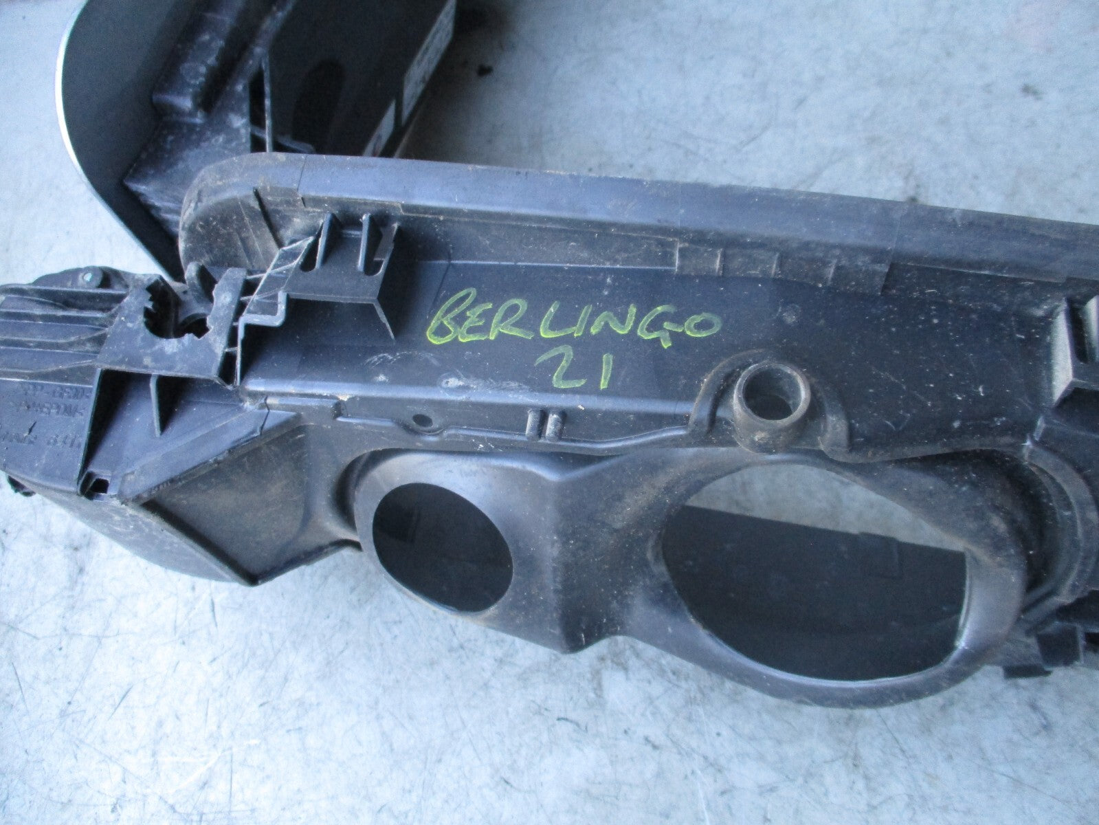 2021 CITROEN BERLINGO MK3 K9 FUEL FILLER FLAP GREY SILVER