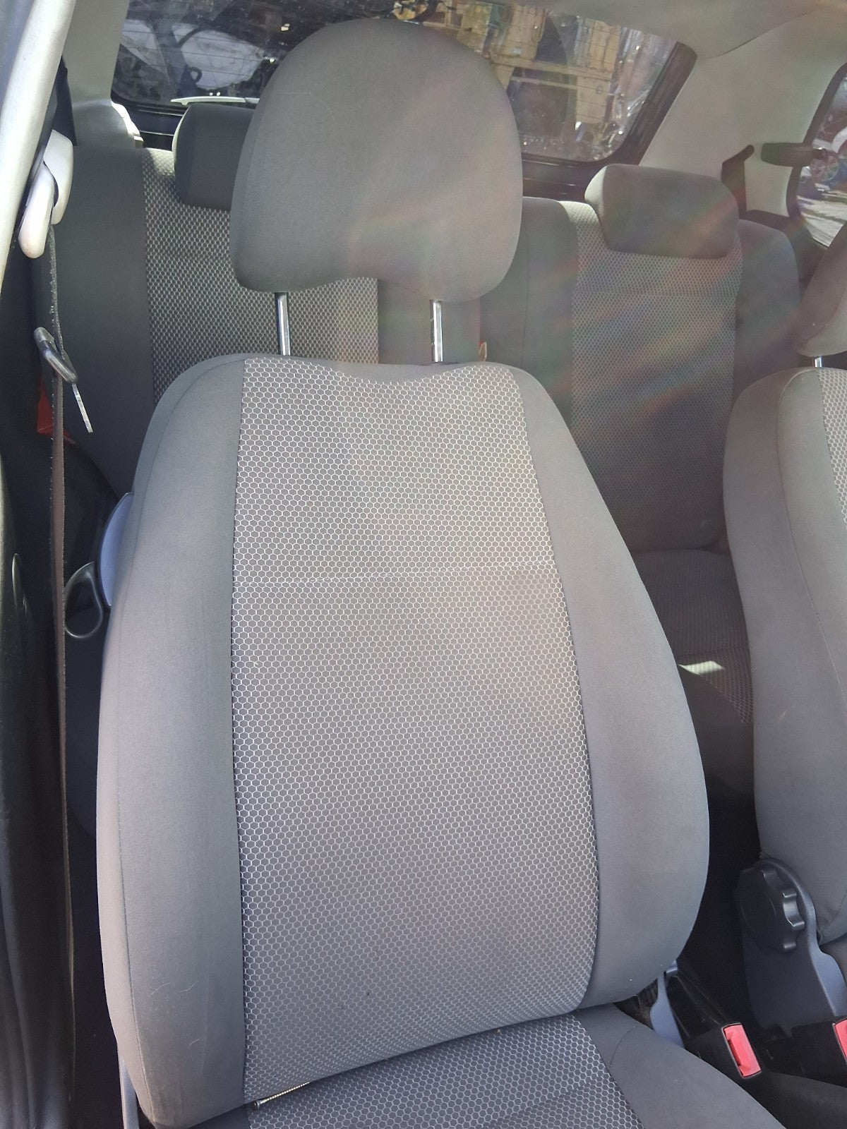 2011 VW VOLKSWAGEN FOX 3 DOOR OSF DRIVER SIDE FRONT RIGHT COMPLETE SEAT FABRIC