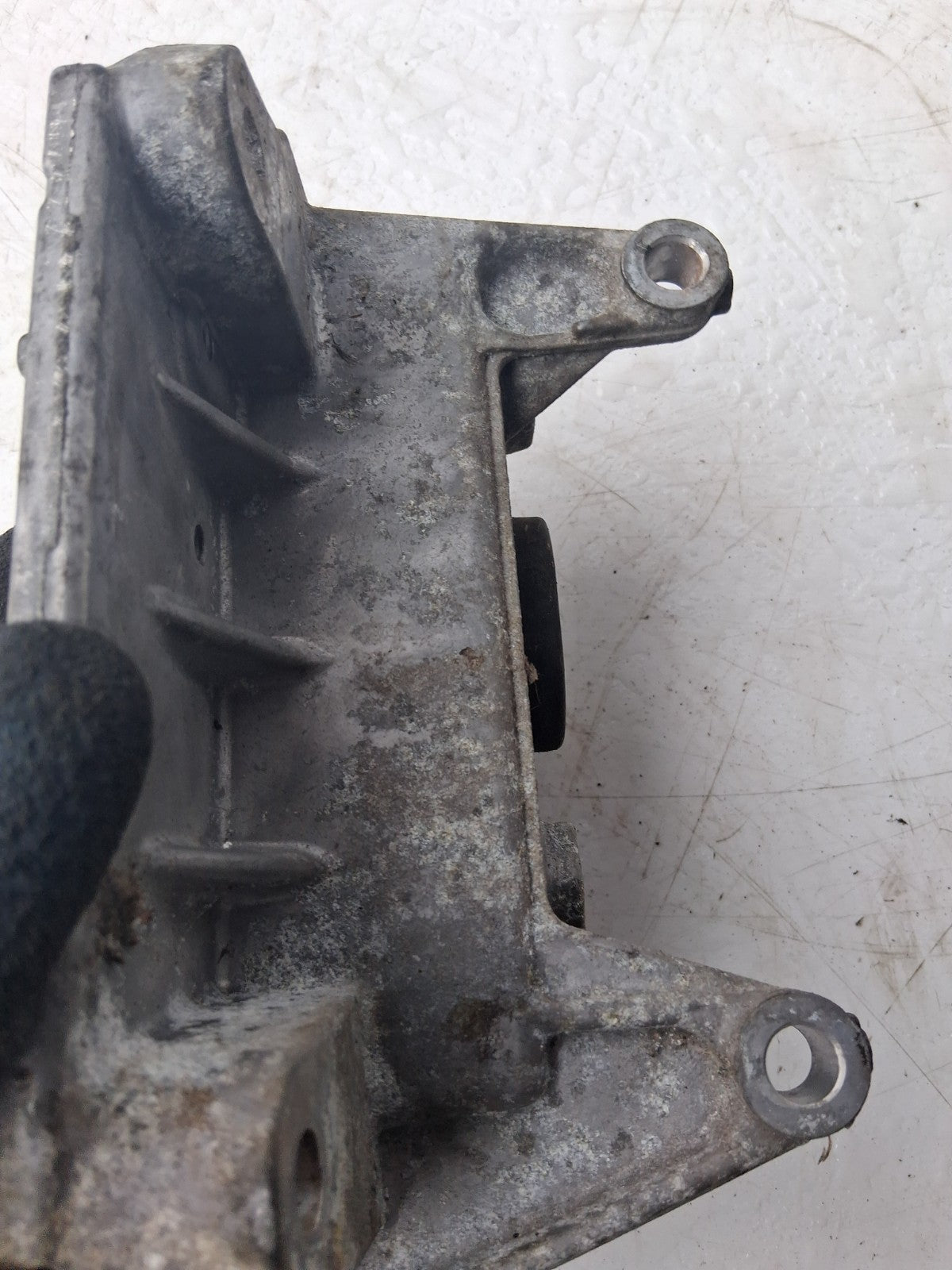 2016 NISSAN JUKE F15 ENGINE MOUNT BRACKET 038122