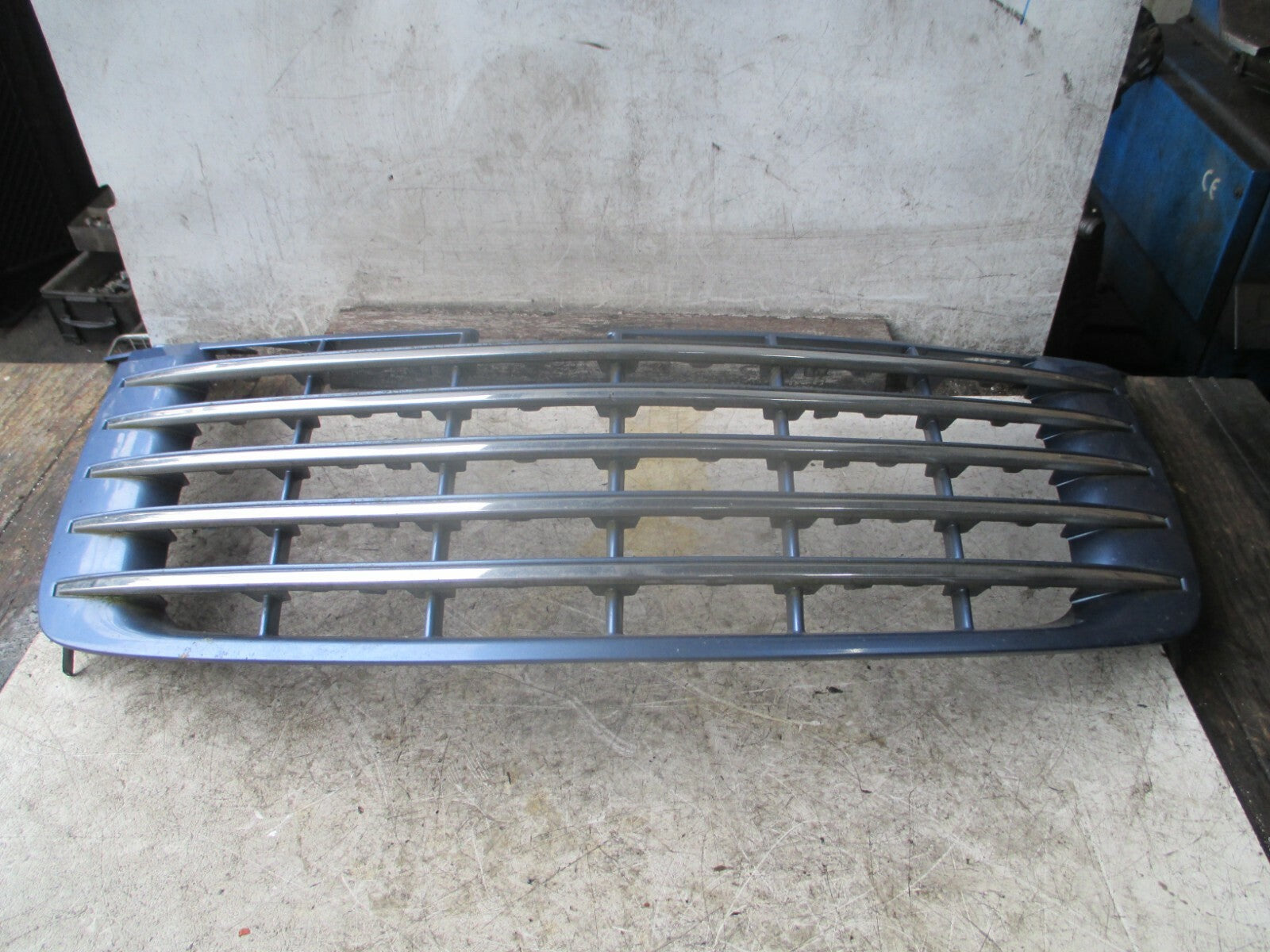 CHRYSLER PT CRUISER 2006 FRONT BUMPER RADIATOR GRILL CHROME