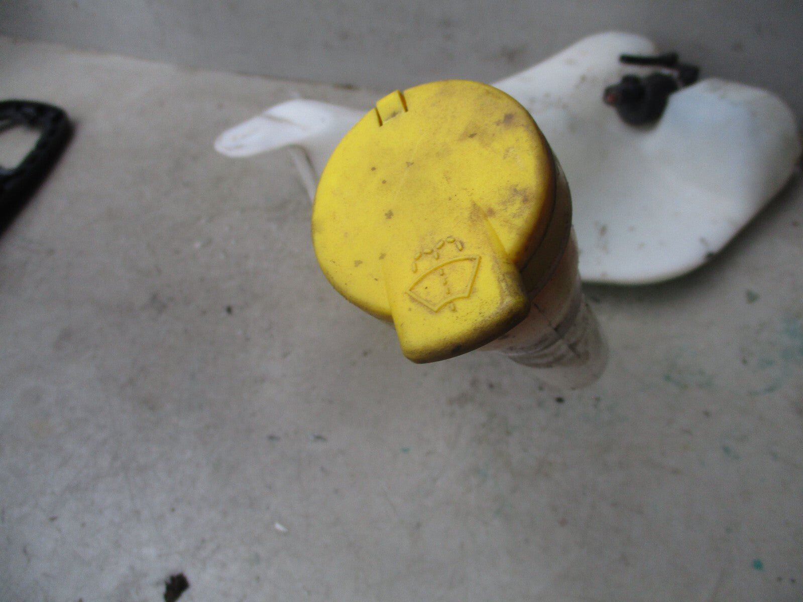 2015 RENAULT MEGANE  EXPANSION WASHER WATER BOTTLE