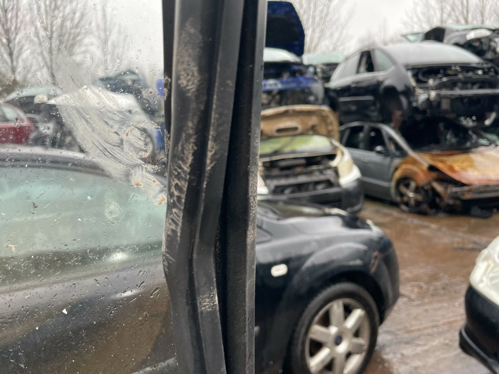 MERCEDES SPRINTER W906 2013 MK2 OSF DRIVER SIDE FRONT DOOR WHITE