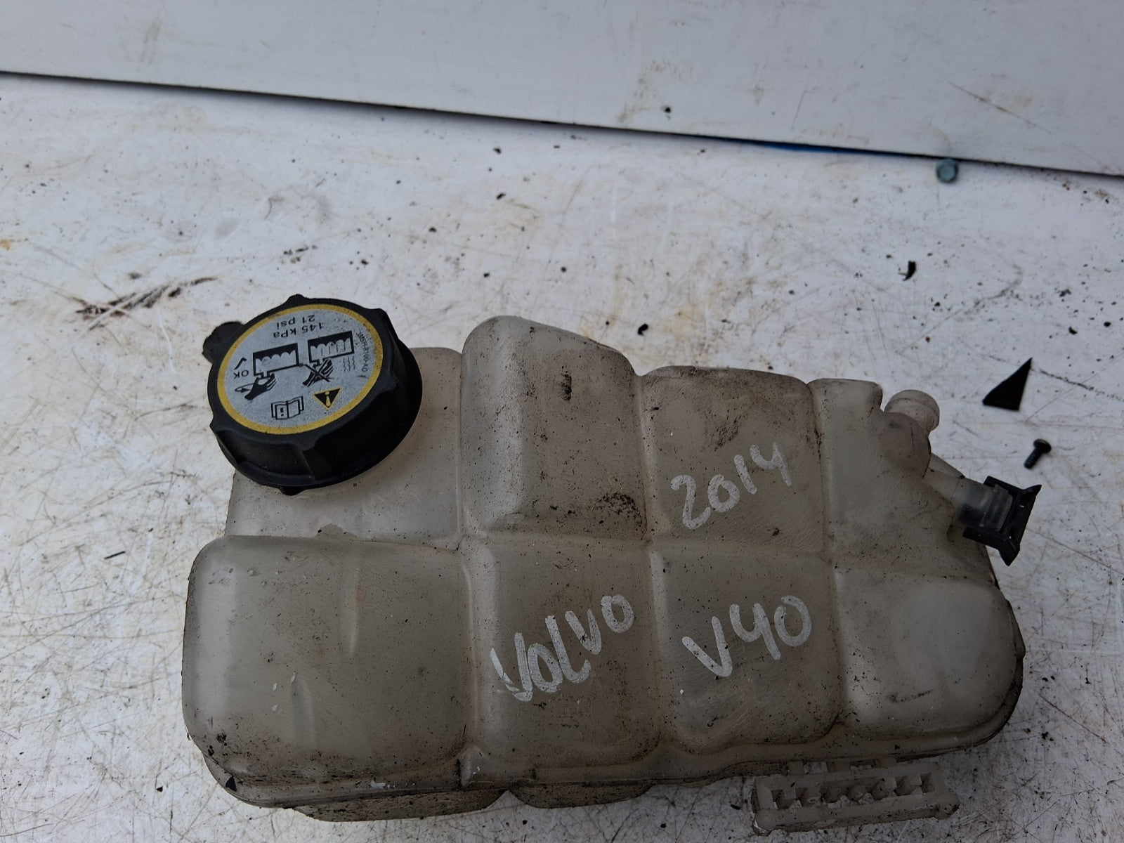 2015 VOLVO V40 D2 COOLANT OVERFLOW EXPANSION TANK RESERVOIR 31338764