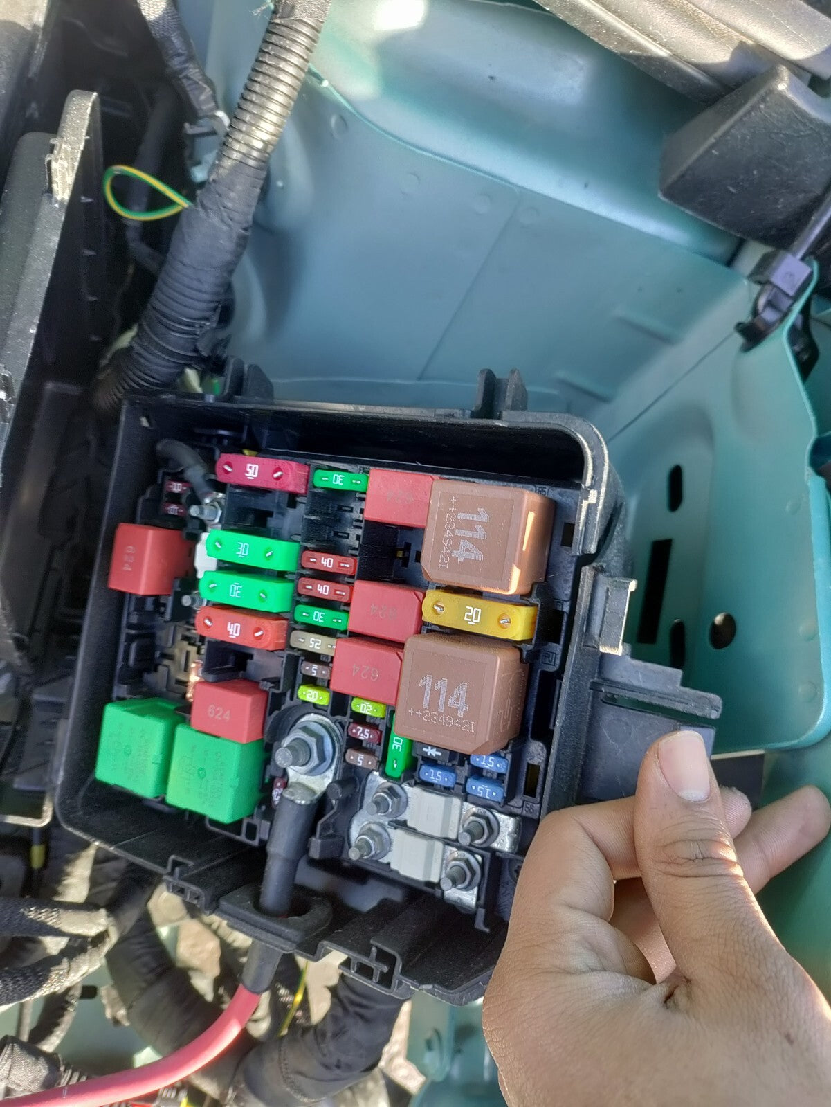 2024 JEEP AVENGER 1.2 PETROL UNDER BONNET FUSE BOX