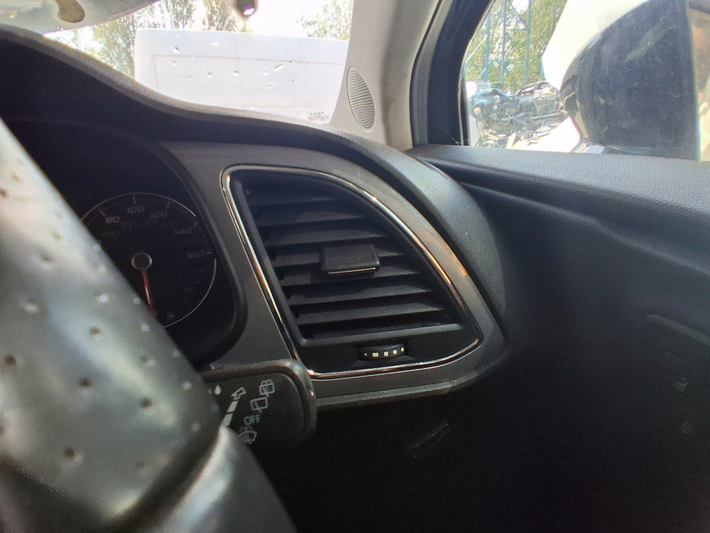 SEAT LEON MK3 2015 OSF DRIVER SIDE FRONT RIGHT AIR VENT