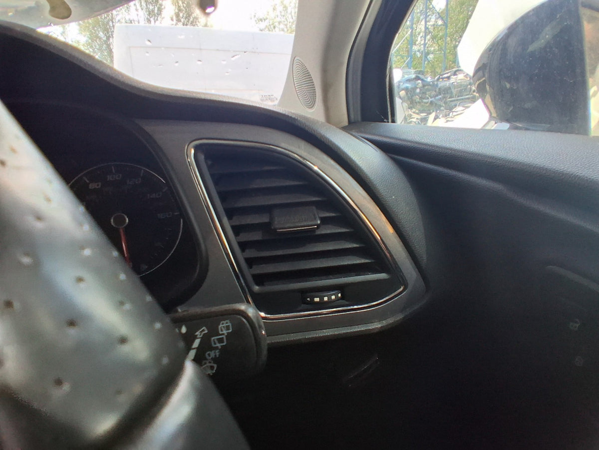 SEAT LEON MK3 2015 OSF DRIVER SIDE FRONT RIGHT AIR VENT