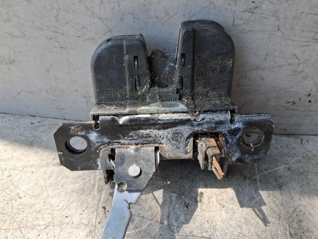 VW VOLKSWAGEN GOLF MK5 2006 REAR TAILGATE BOOTLID BOOT LOCK MECHANISM